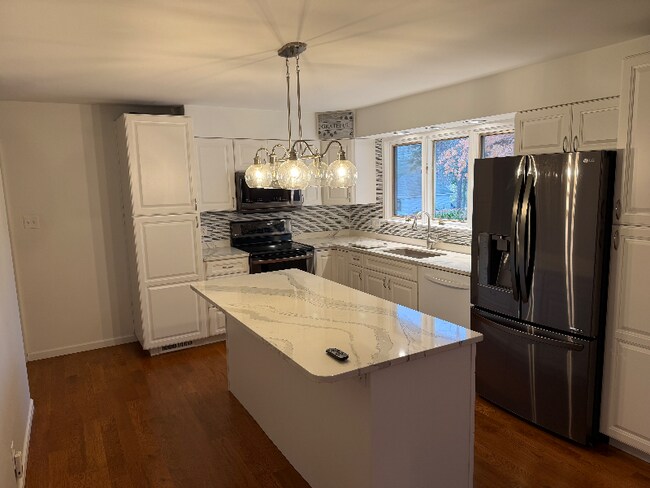 Foto del edificio - 61 Forest Hills Dr