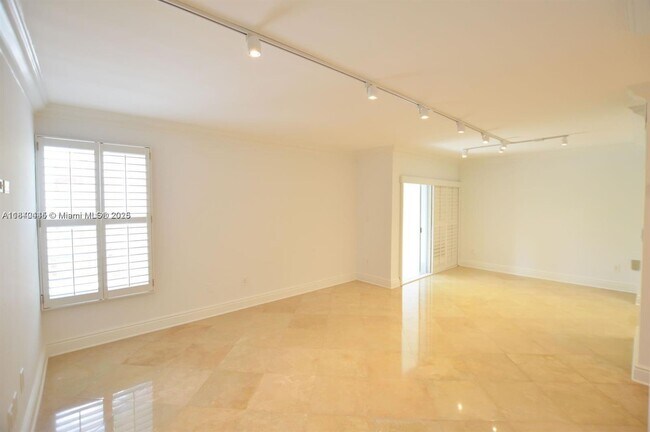 Building Photo - 5838 SW 74th Terrace
