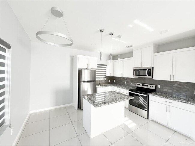 Building Photo - 16 Angelina Dr