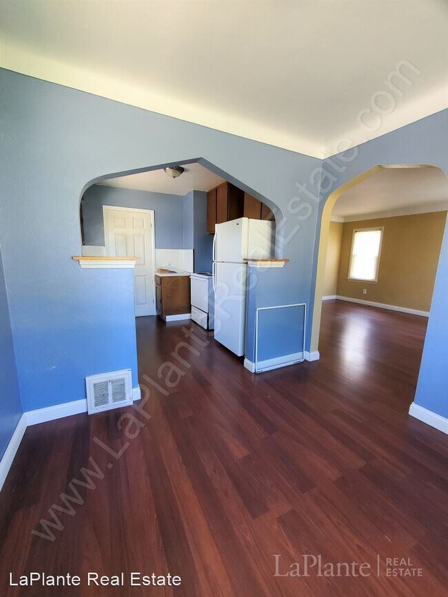 Building Photo - 3 br, 1 bath House - 3434 Bellevue Rd.