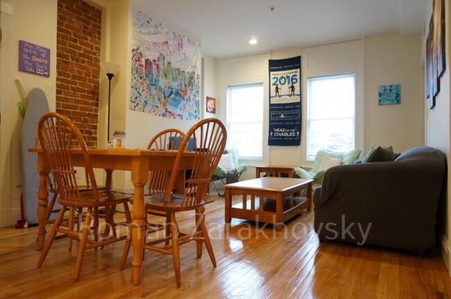 Foto del edificio - 10 Brainerd Rd