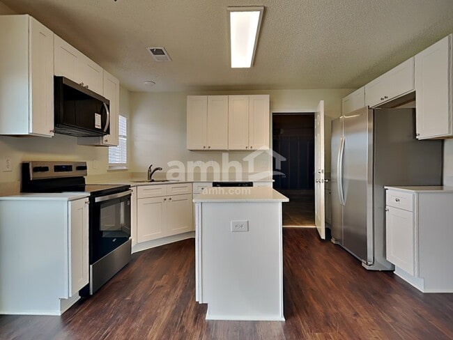 Building Photo - 7026 Blithe Low Pl