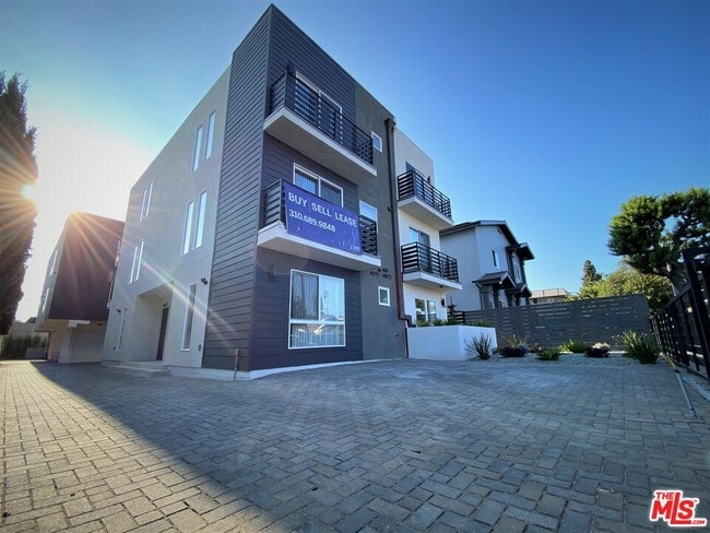 Building Photo - 407 N Harvard Blvd