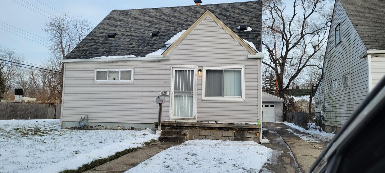 Primary Photo - 9440 Longacre St