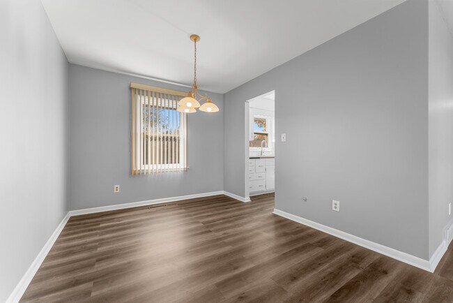 Building Photo - 632 South St