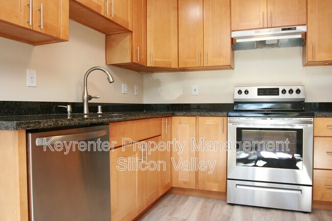 Building Photo - 937 Miramonte Ave