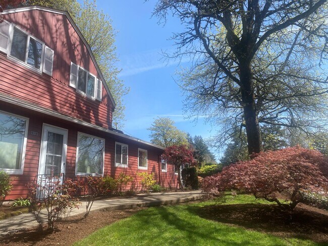 Foto del edificio - 7235 SW Canyon Dr