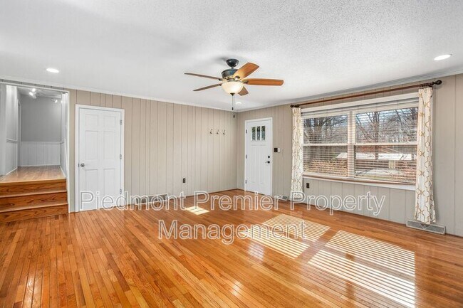 Building Photo - 533 Brentwood Rd
