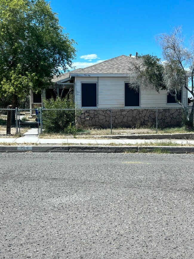 Front of units - 326 F St