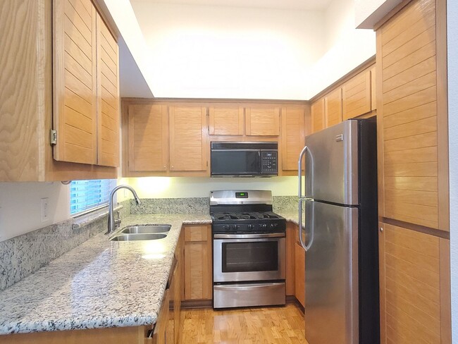 Photo - Spacious Condo, A/C, Wood Floors, Fresh Pa...