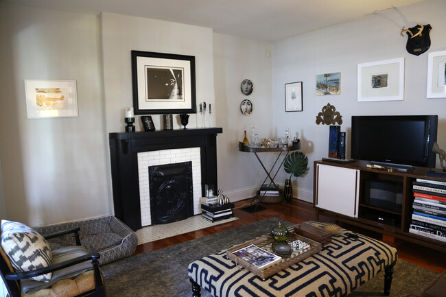 Living room from entry hallway - 1836 Deer Park Ave