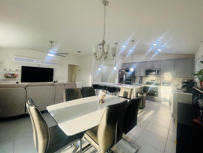 Foto del edificio - 3166 Sweet Acrs Pl