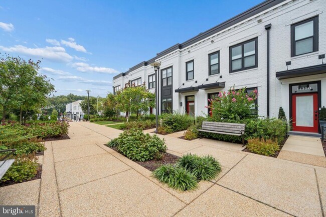 Foto del edificio - 11344 Emerald Park Rd