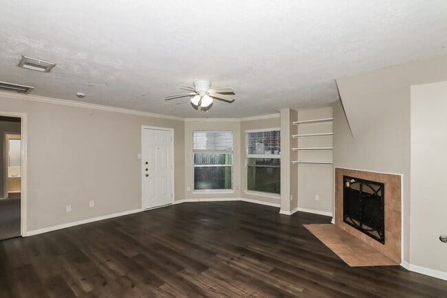 Building Photo - 6602 Bluebottle Ln