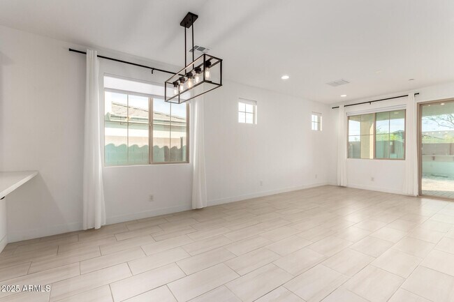 Foto del edificio - 12399 W Forest Pleasant Pl