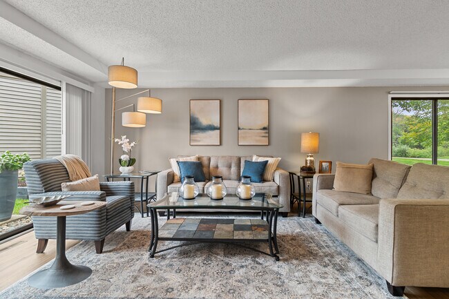 Foto del edificio - Fox Forest Townhomes