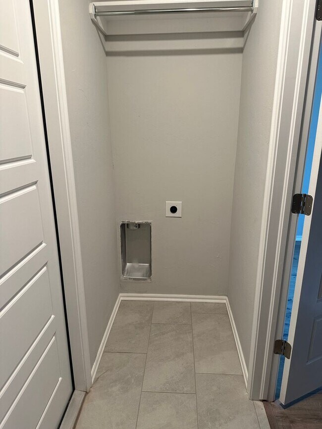 Building Photo - Home for rent