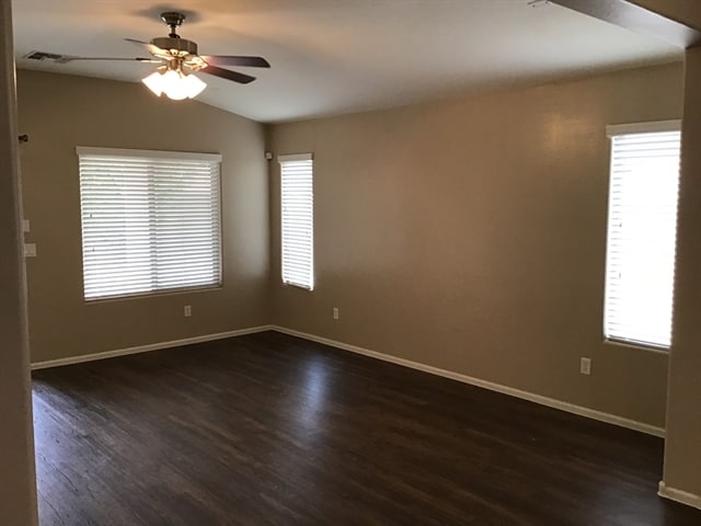 Foto del edificio - 10338 W Wood St