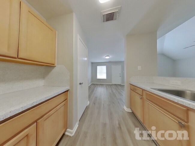 Foto del edificio - 6638 Windy River Ln