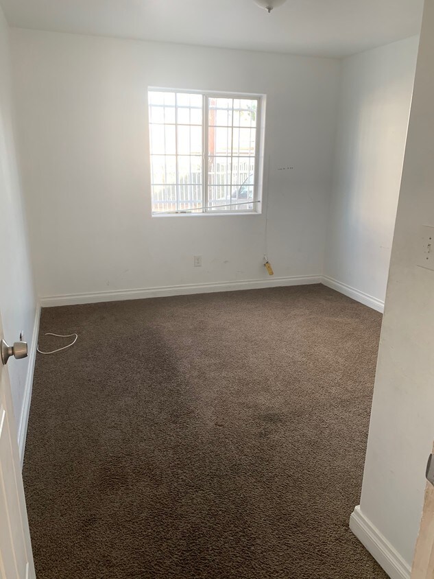 Primary Photo - 444 W 109th Pl