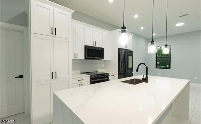 Foto del edificio - 4703 Elva Ave S