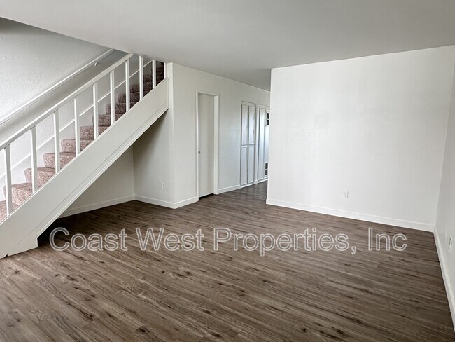 Foto del edificio - 1168 Cypress Ave