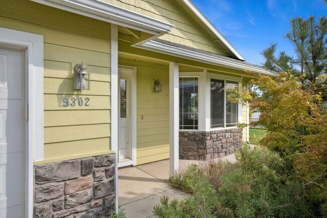 Building Photo - 3 Bedroom2 Bath Home With Great Access