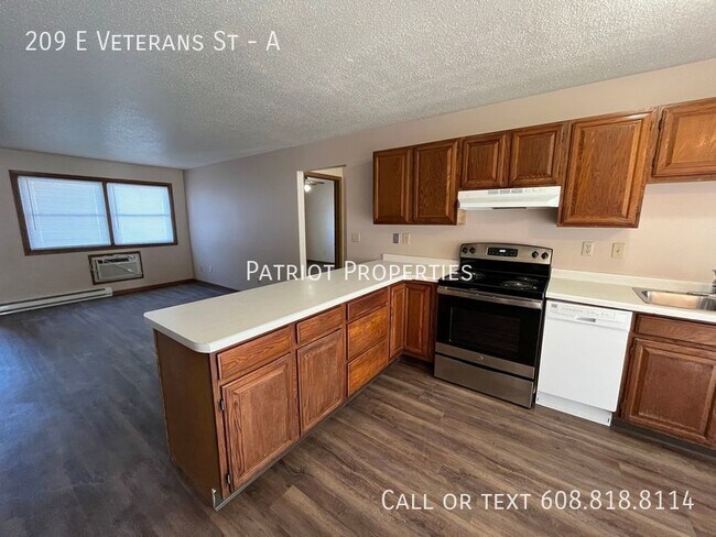 Foto del edificio - 209 E Veterans St