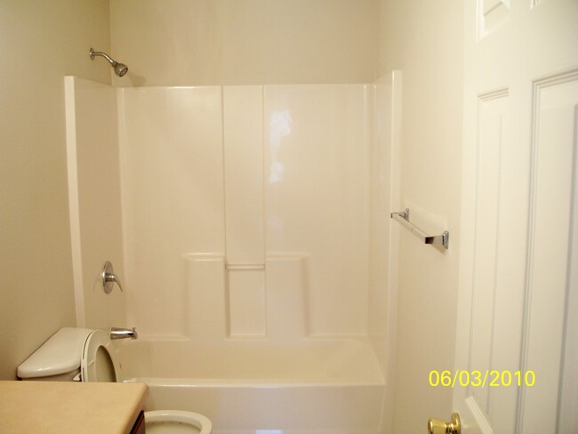 Building Photo - Duplex in Branson MO 3 bed 3 bath 2 living...