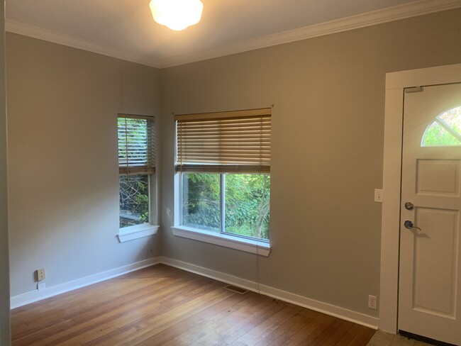 Building Photo - 19 W Dravus St