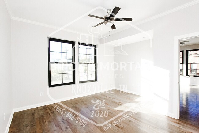 Building Photo - 115 Willow Ave