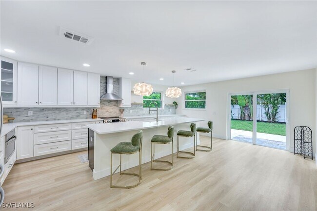Foto del edificio - 4465 Mariner Rd