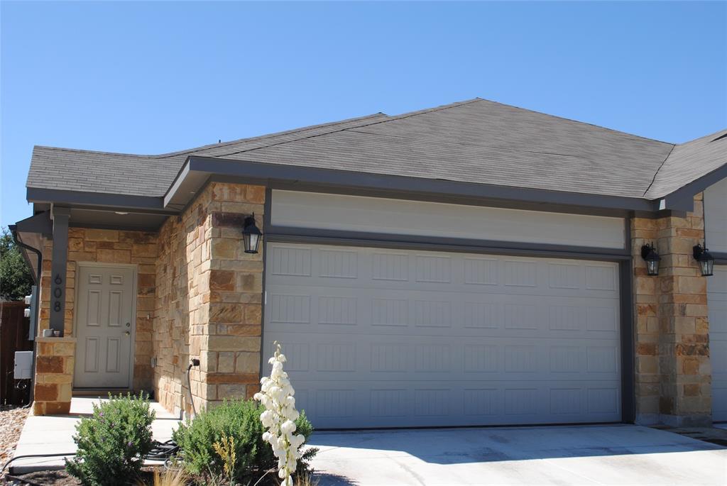 Primary Photo - 608 Parkline Dr