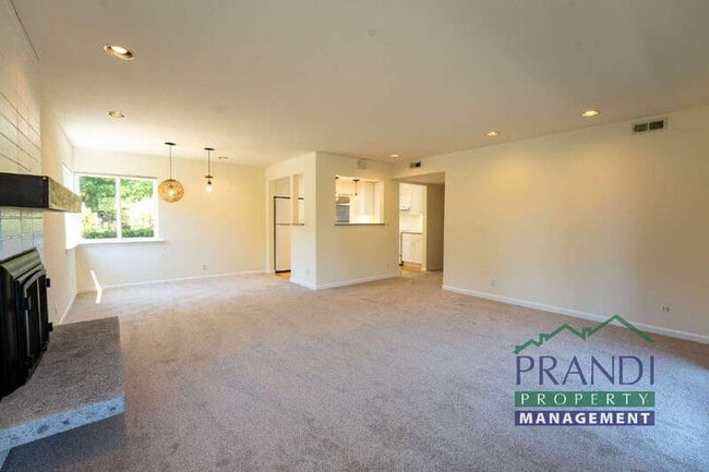 Building Photo - 137 Pixley Ave