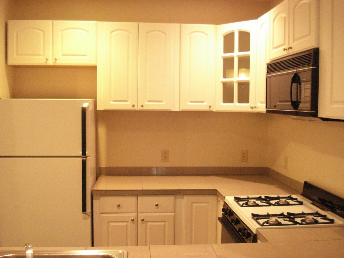 Primary Photo - 207 W Newton St