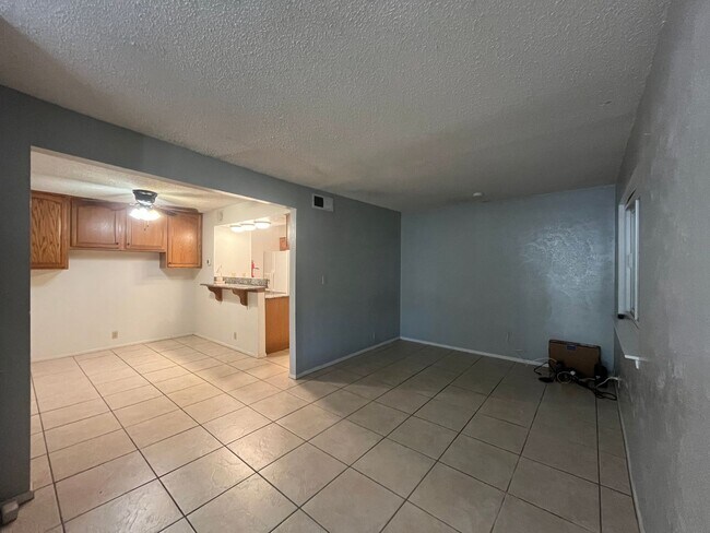 Building Photo - Southside Townhome!!