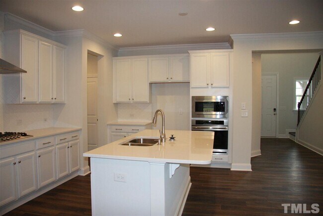 Building Photo - 2926 Thirlestane Dr
