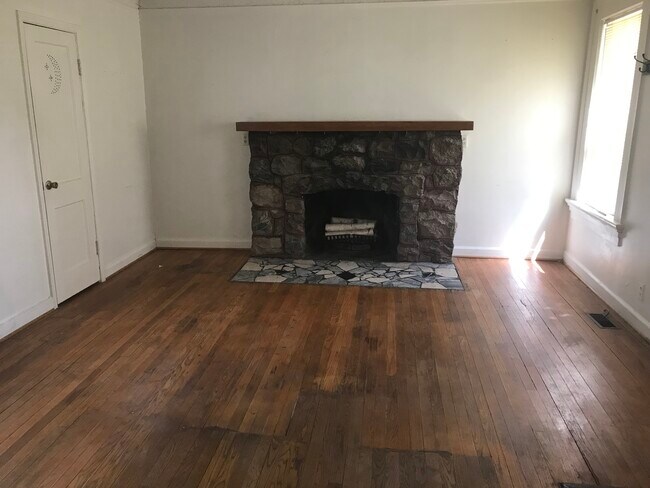 Foto del edificio - 336 N Main St