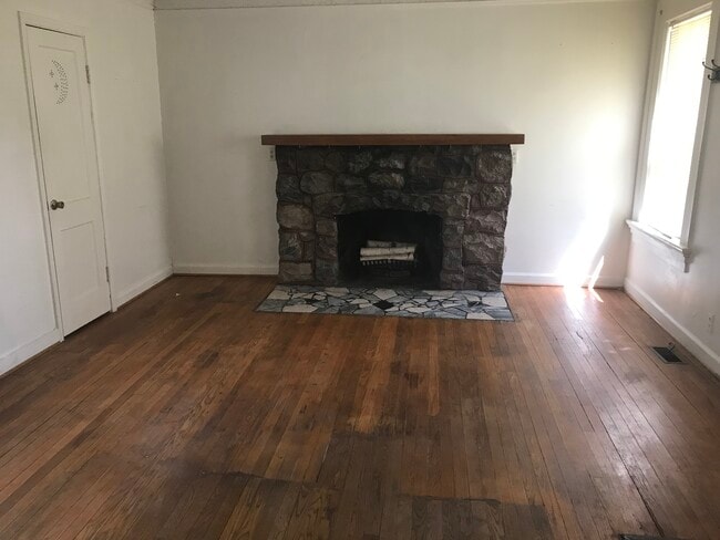 Building Photo - 336 N Main St