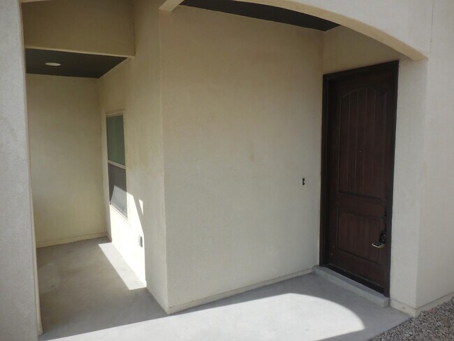 Foto del edificio - 213 Epsom Dr