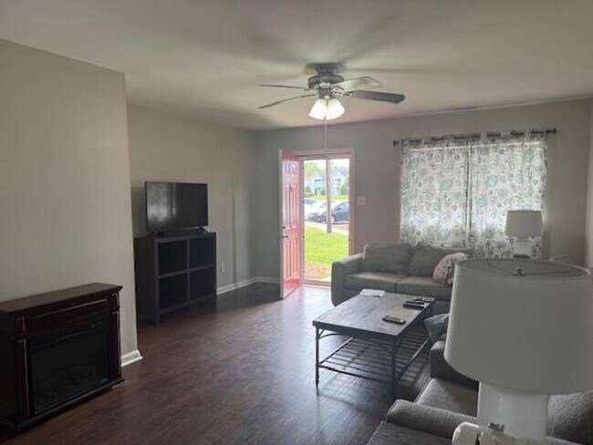 Foto del edificio - 200 Old Spring Hill Ln