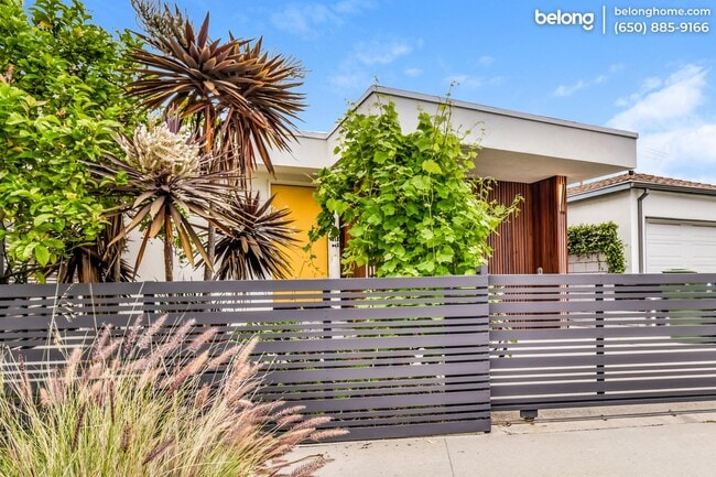 Building Photo - 12459 Braddock Dr