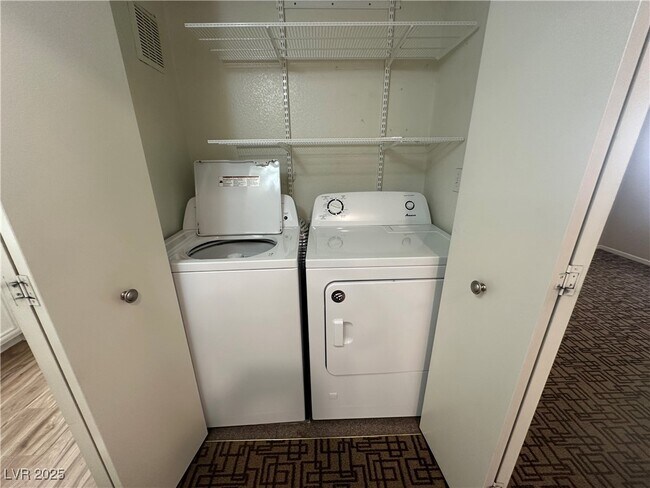 Foto del edificio - 1908 High Valley Ct