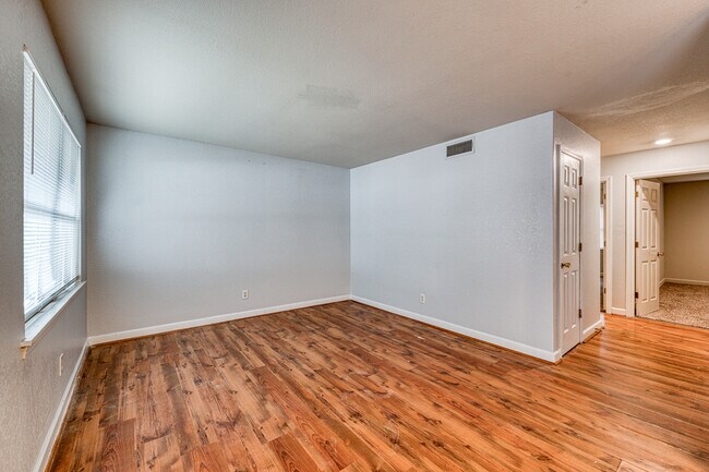 Foto del edificio - 601 Mimi Ln