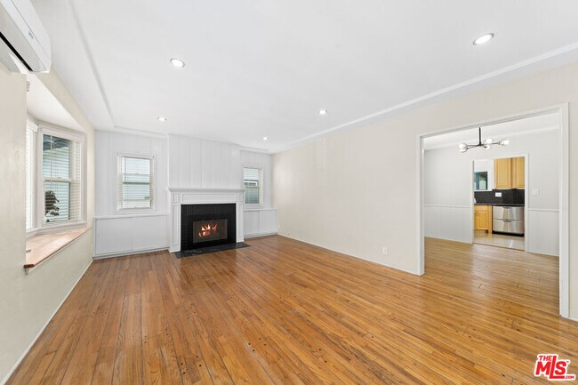 Building Photo - 2551 S Bentley Ave