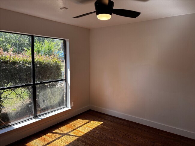 Foto del edificio - 377 Burke St