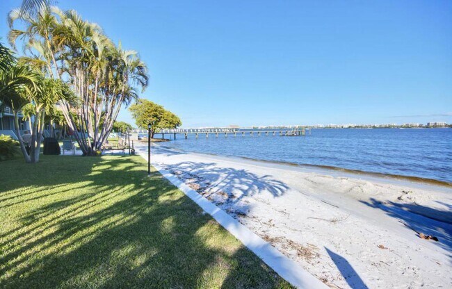 Private Beach With Clean , White Sand - 1430 S Lakeside Dr