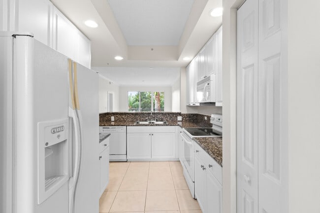 Building Photo - 26 Royal Palm Way