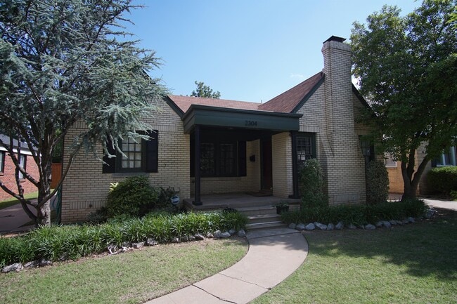 Building Photo - 2304 NW 28th St