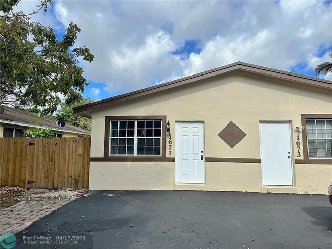 Building Photo - 1671 SW 44th Ave